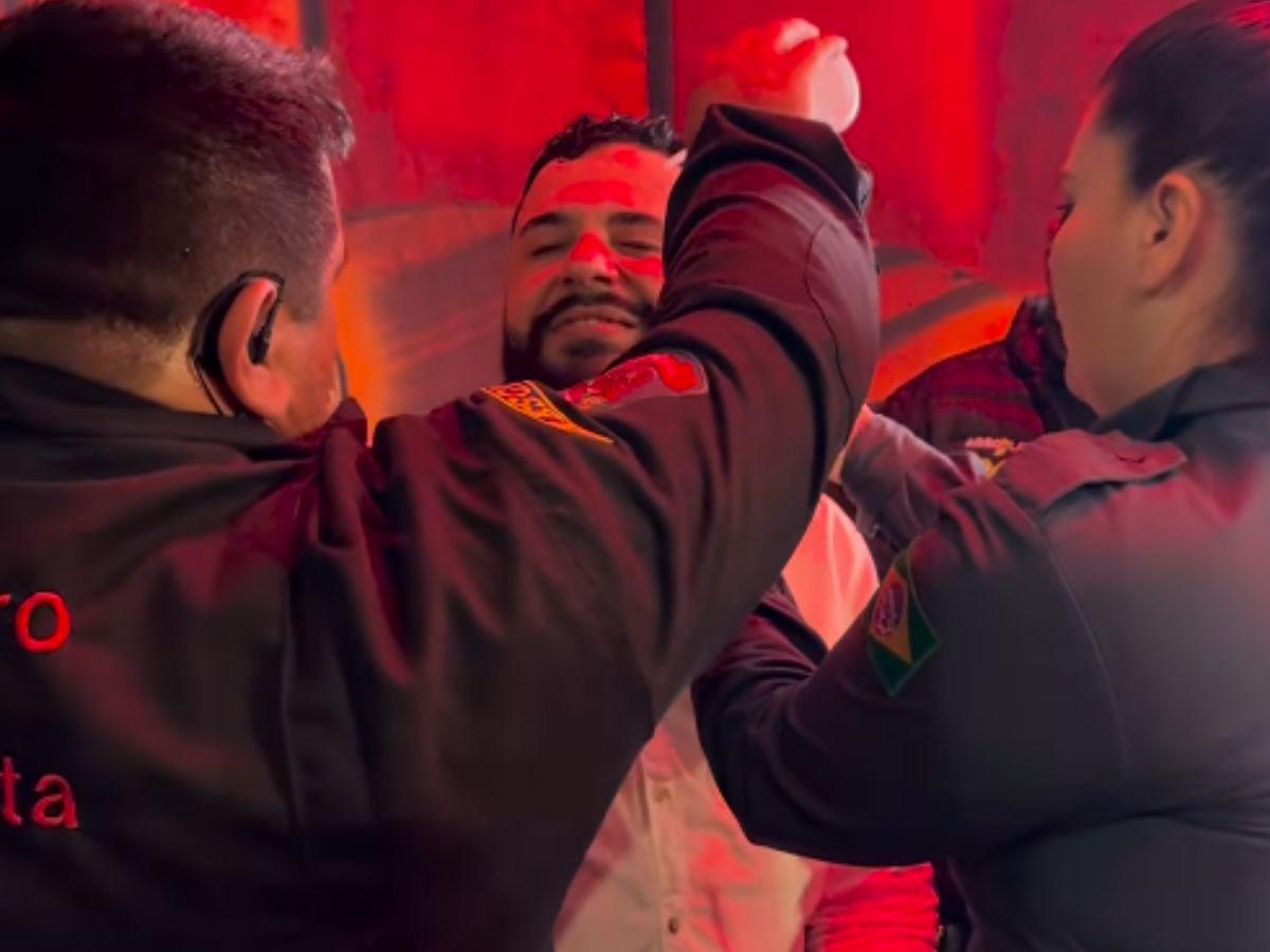 Acidente em show: Léo, da dupla com Raphael, sofre queimaduras faciais Acidente em show: Léo, da dupla com Raphael, sofre queimaduras faciais