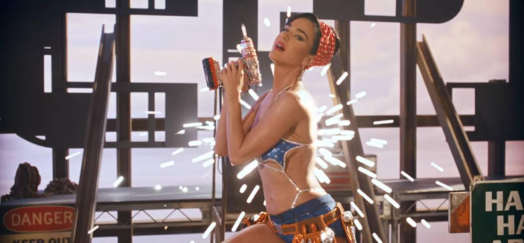 Homem invade palco durante show de Katy Perry na Austrália e é detido Homem invade palco durante show de Katy Perry na Austrália e é detido