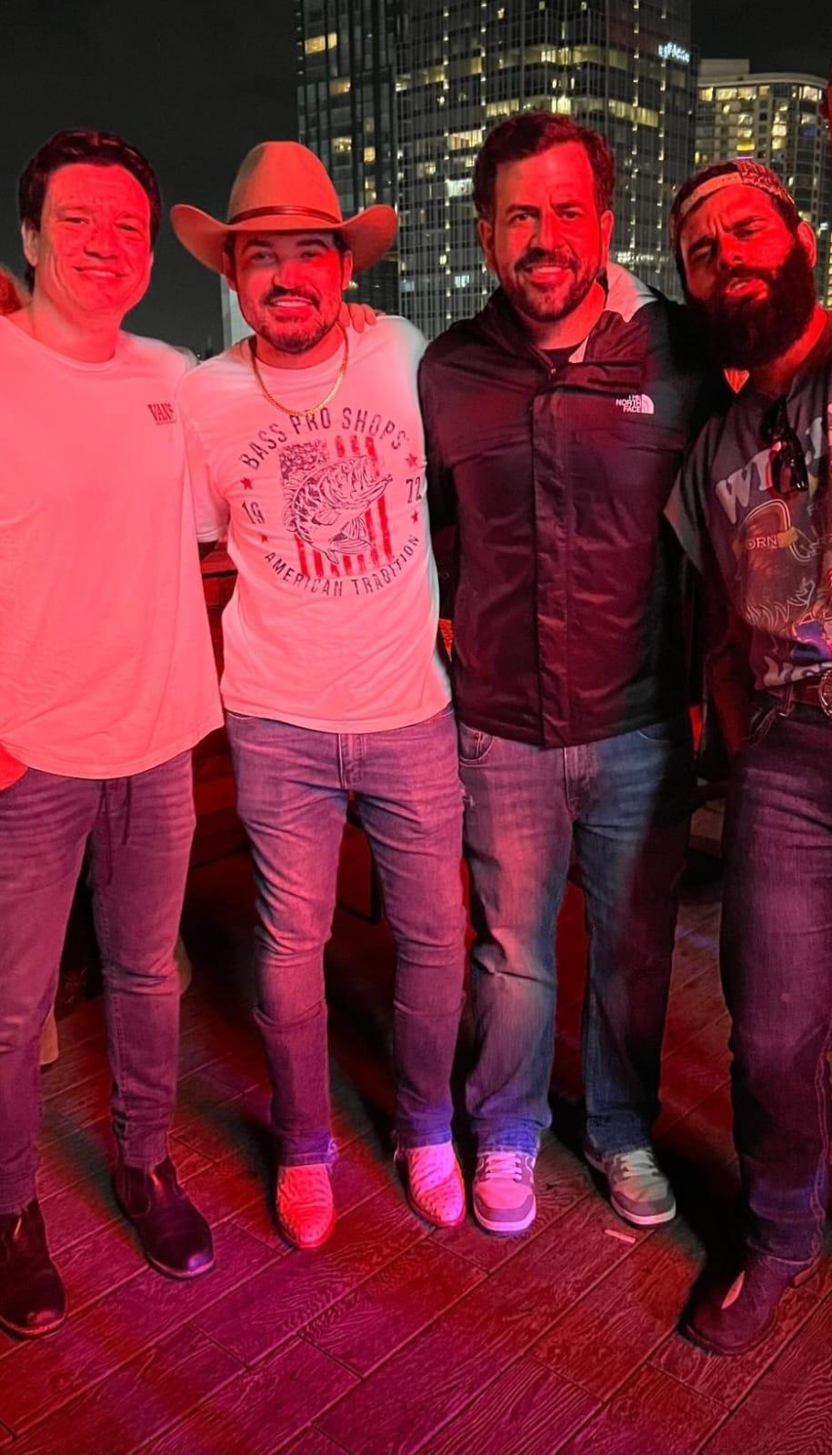Jota Lennon, do Us Agroboy, visita Nashville ao lado de Fernando e Sorocaba