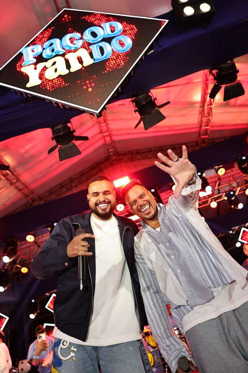 Yan reúne famosos na Ilha do Itanhangá com gravação surpresa de "Fica com Deus" com Sorriso Maroto Yan reúne famosos na Ilha do Itanhangá com gravação surpresa de "Fica com Deus" com Sorriso Maroto