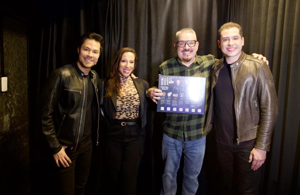 Com ingressos esgotados, Henry & Klauss estreiam "Illusion Show" em São Paulo Com ingressos esgotados, Henry & Klauss estreiam "Illusion Show" em São Paulo