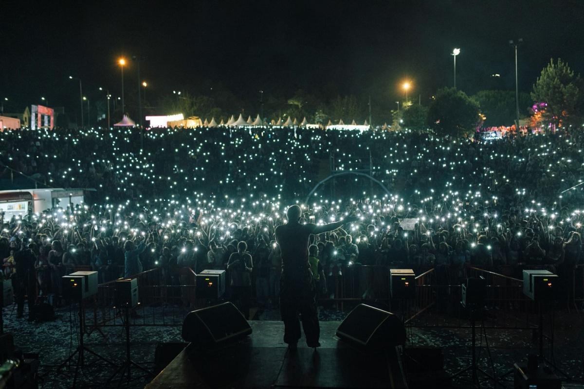 Mc Daniel encerra turnê em Portugal com três shows esgotados e público total estimado em 60 mil pessoas