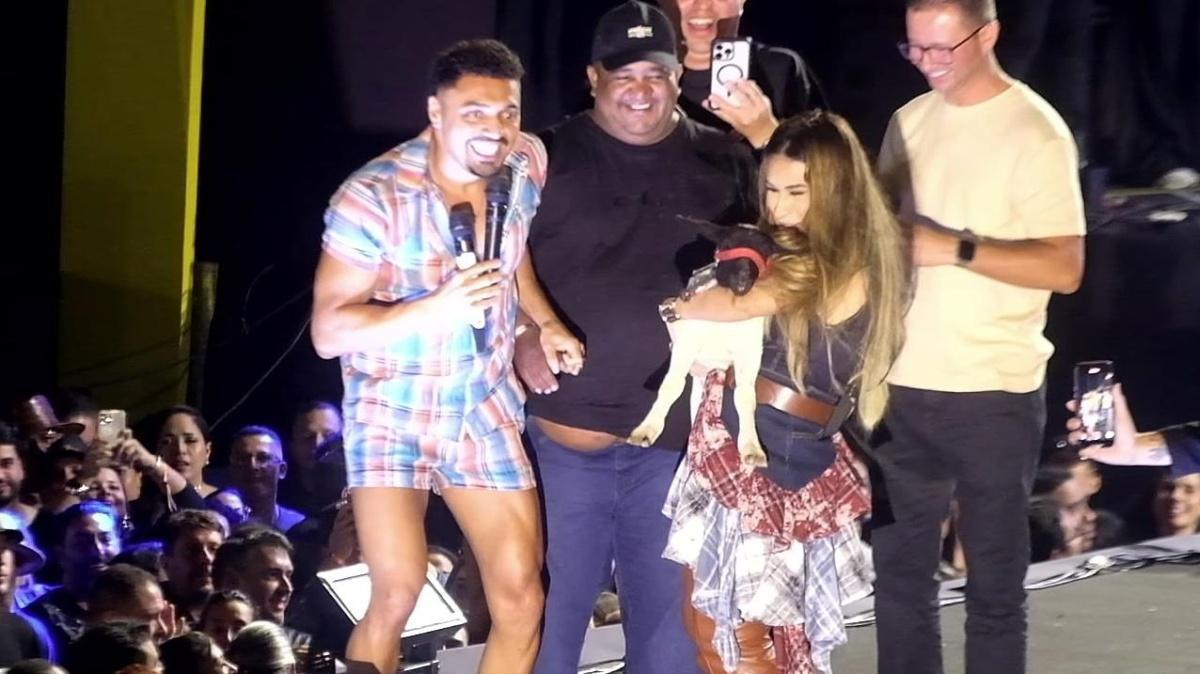 Mais um presente inusitado: Simone Mendes ganha carneiro com nome do marido Mais um presente inusitado: Simone Mendes ganha carneiro com nome do marido