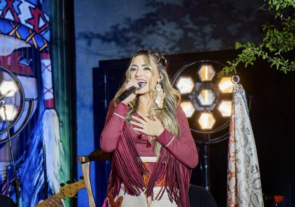 Gabi estreia a turnê 'Vai Virar Moda' no Villa Country nesta sexta-feira (27)