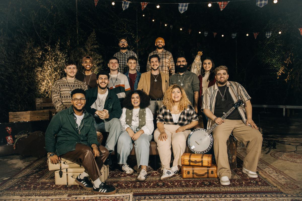 Colo de Deus lança single intitulado "A Fogueira Está Pronta"