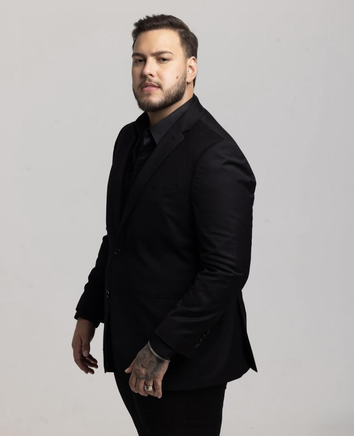 John Amplificado traz sua mistura de piseiro e sertanejo para o Villa Country nesta sexta-feira (04)