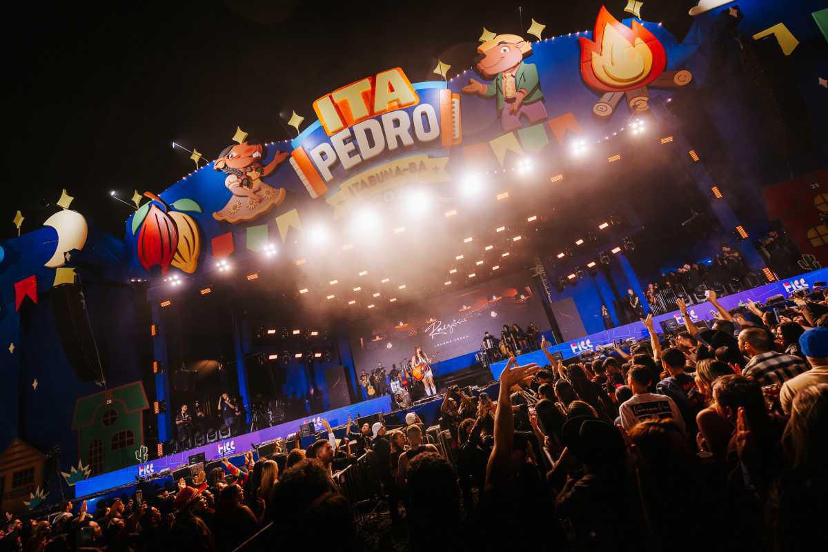 Lauana Prado arrasta multidão de mais de 700 mil pessoas e consagra sua presença como um dos grandes nomes das festas de São João Lauana Prado arrasta multidão de mais de 700 mil pessoas e consagra sua presença como um dos grandes nomes das festas de São João