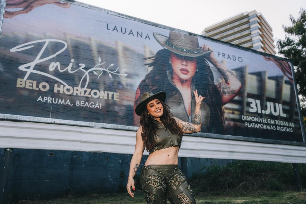 Lauana Prado faz show surpresa nas ruas de Sorocaba para anunciar lançamento do Raiz Belo Horizonte Lauana Prado faz show surpresa nas ruas de Sorocaba para anunciar lançamento do Raiz Belo Horizonte