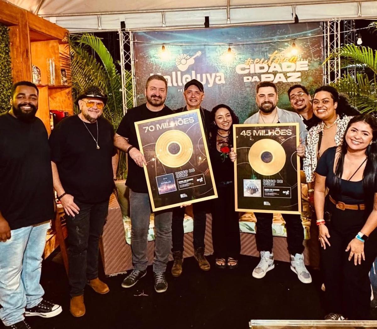 Rosa de Saron vence duas categorias no Catholic Music Awards e recebe dois discos de ouro
