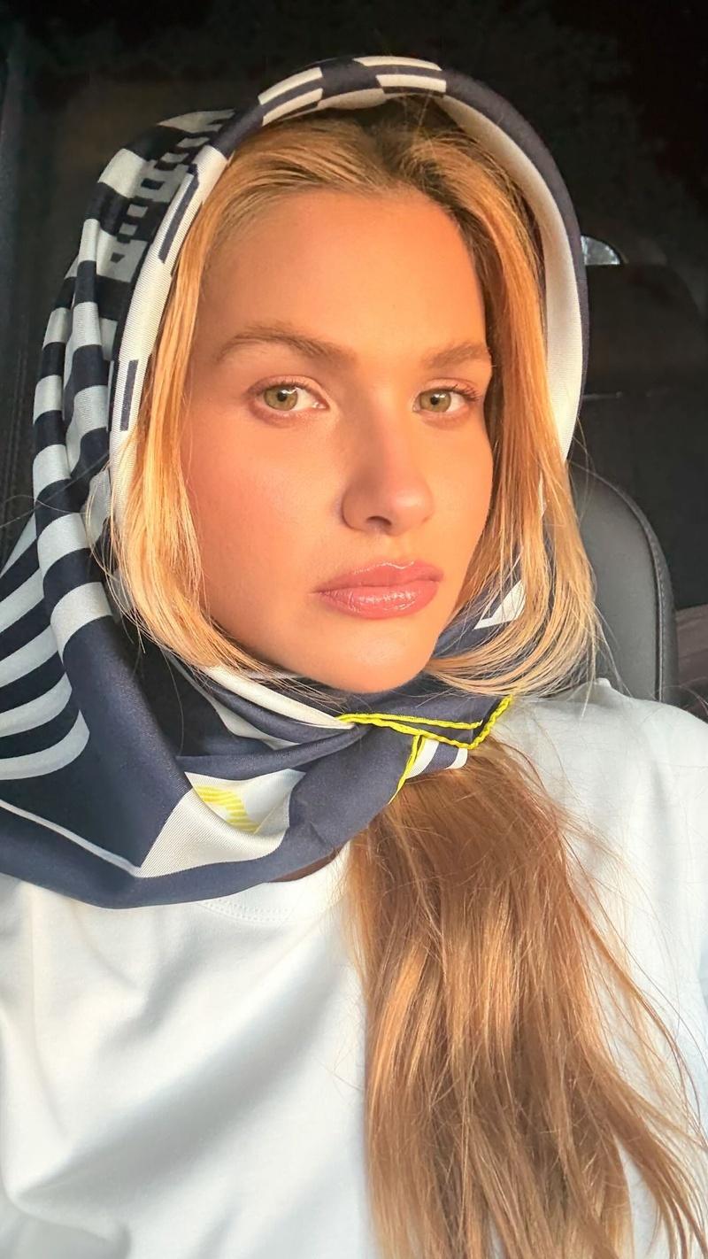 Chic sem esforço: Andressa Suita revive o glamour dos lenços no verão brasileiro 