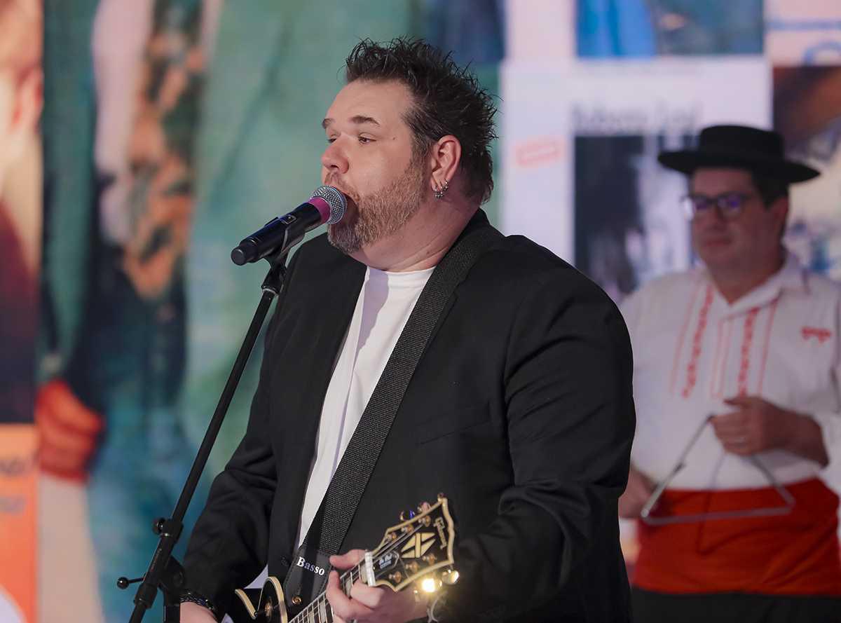 Rodrigo Leal celebra a obra do pai Roberto Leal com tributo especial na Casa Ilha da Madeira neste sábado (16)