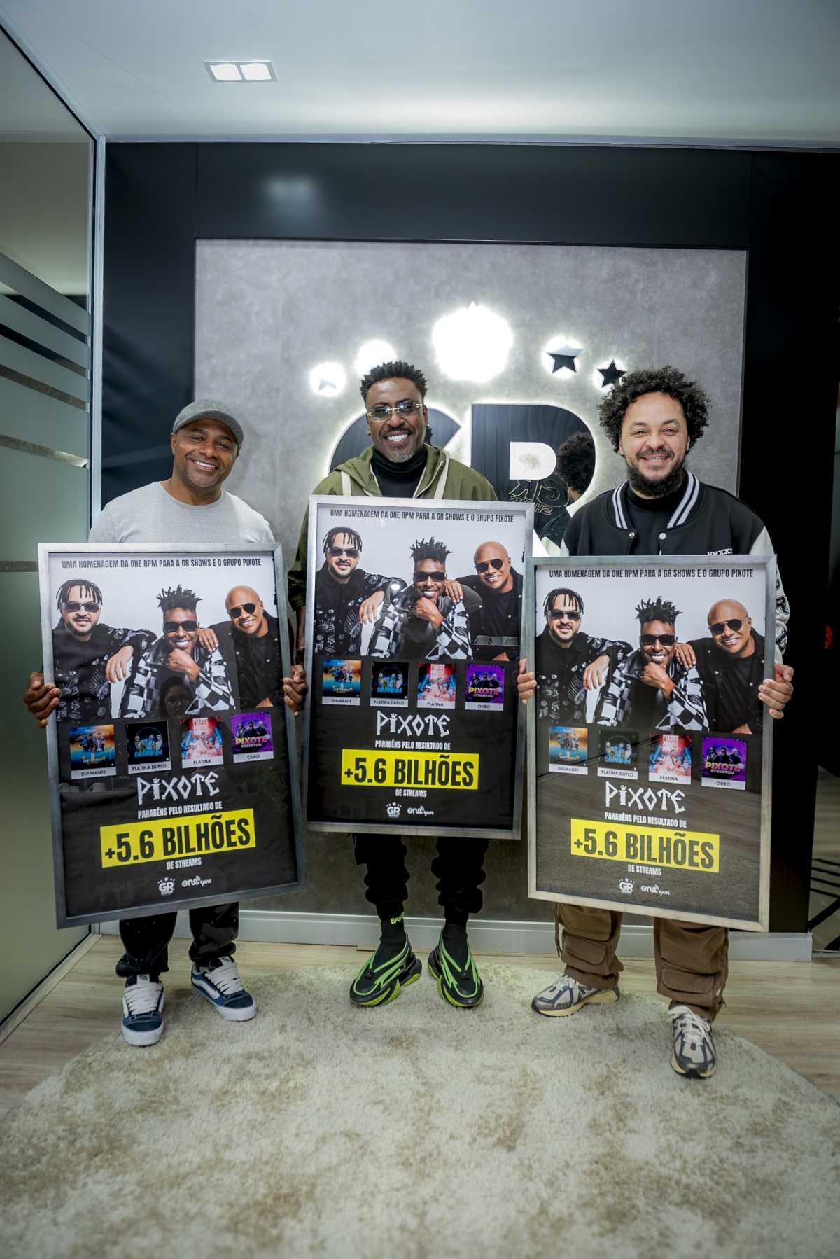 Pixote celebra mais de 5,6 bilhões de streams em seus álbuns e comemora com prêmios de Diamante, Platina e Ouro Pixote celebra mais de 5,6 bilhões de streams em seus álbuns e comemora com prêmios de Diamante, Platina e Ouro