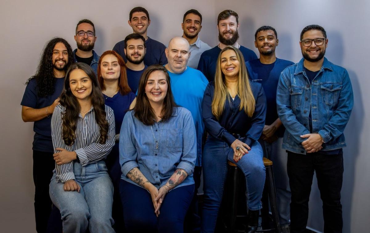 Após os singles comemorativos de 20 anos, Ministério Zoe lança o álbum "Submerso em Teu Amor" Após os singles comemorativos de 20 anos, Ministério Zoe lança o álbum "Submerso em Teu Amor"