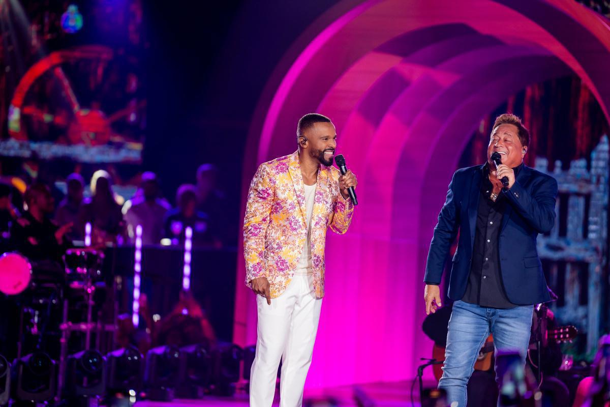 Alexandre Pires revisita sucesso "Temporal de Amor" ao lado de Leonardo e apresenta álbum completo do projeto Pagonejo Bão, neste domingo (17) Alexandre Pires revisita sucesso "Temporal de Amor" ao lado de Leonardo e apresenta álbum completo do projeto Pagonejo Bão, neste domingo (17)