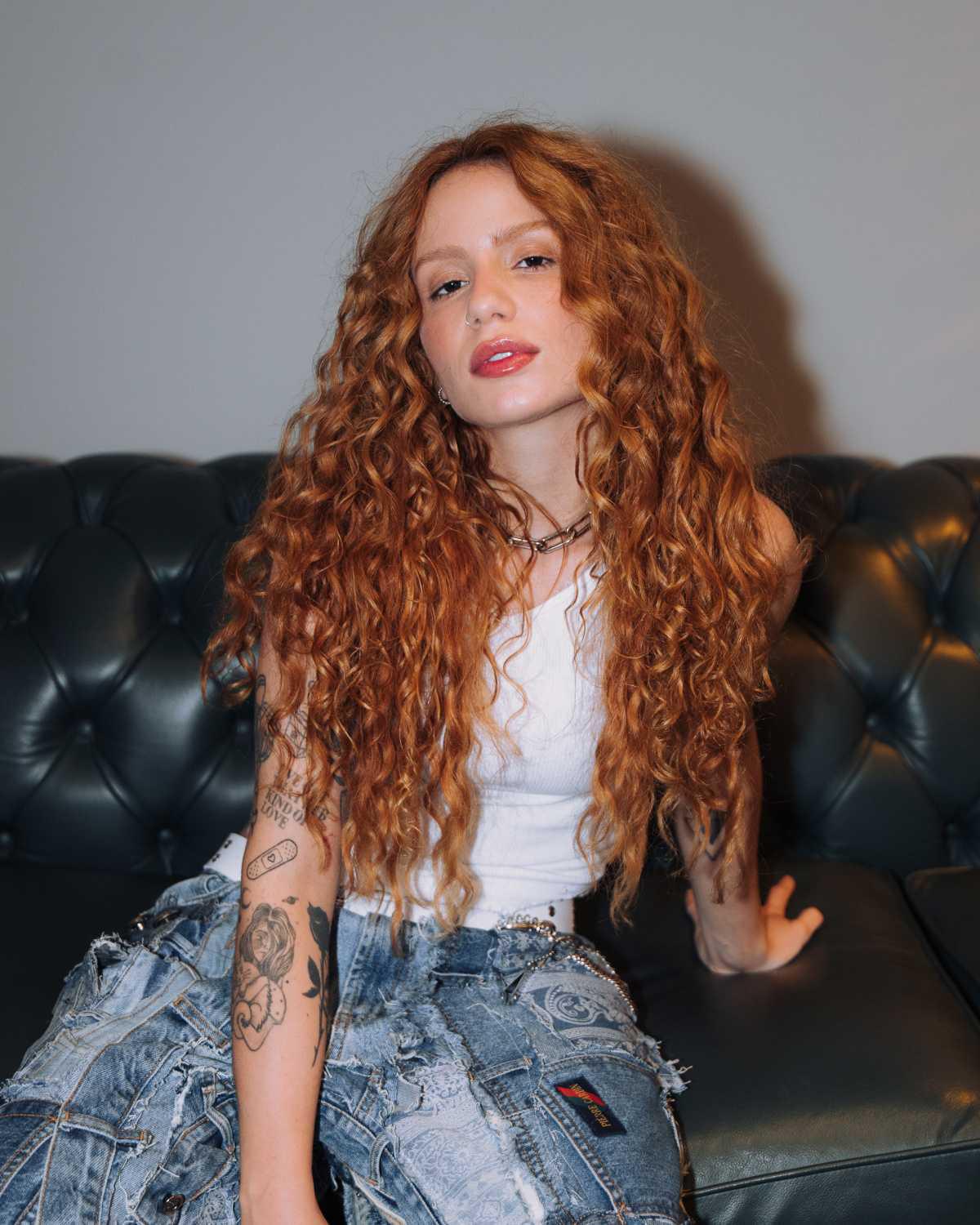 Carol Biazin: a Voz por Trás do Hit "Amor Traumatizado" Que Dominou a Internet Carol Biazin: a Voz por Trás do Hit "Amor Traumatizado" Que Dominou a Internet