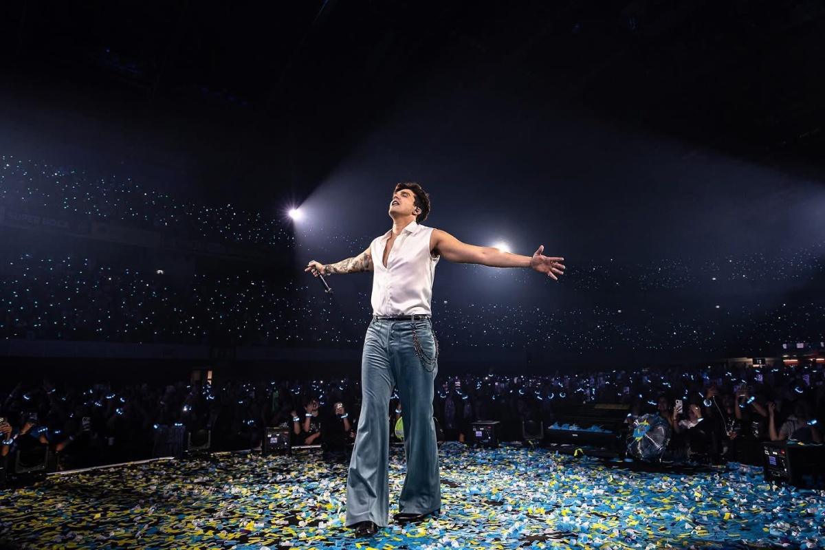 Luan Santana emociona público em arena lotada na primeira apresentação de sua turnê em Lisboa