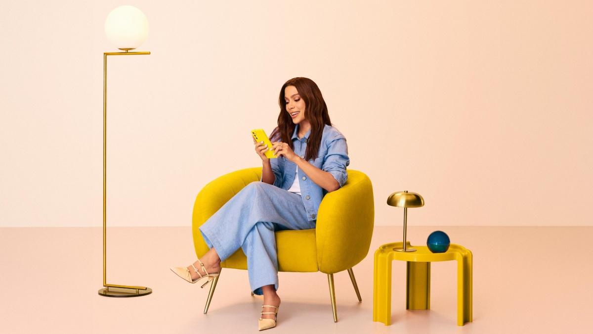 Anitta surpreende fãs ao “ficar parada” em nova campanha Anitta surpreende fãs ao “ficar parada” em nova campanha
