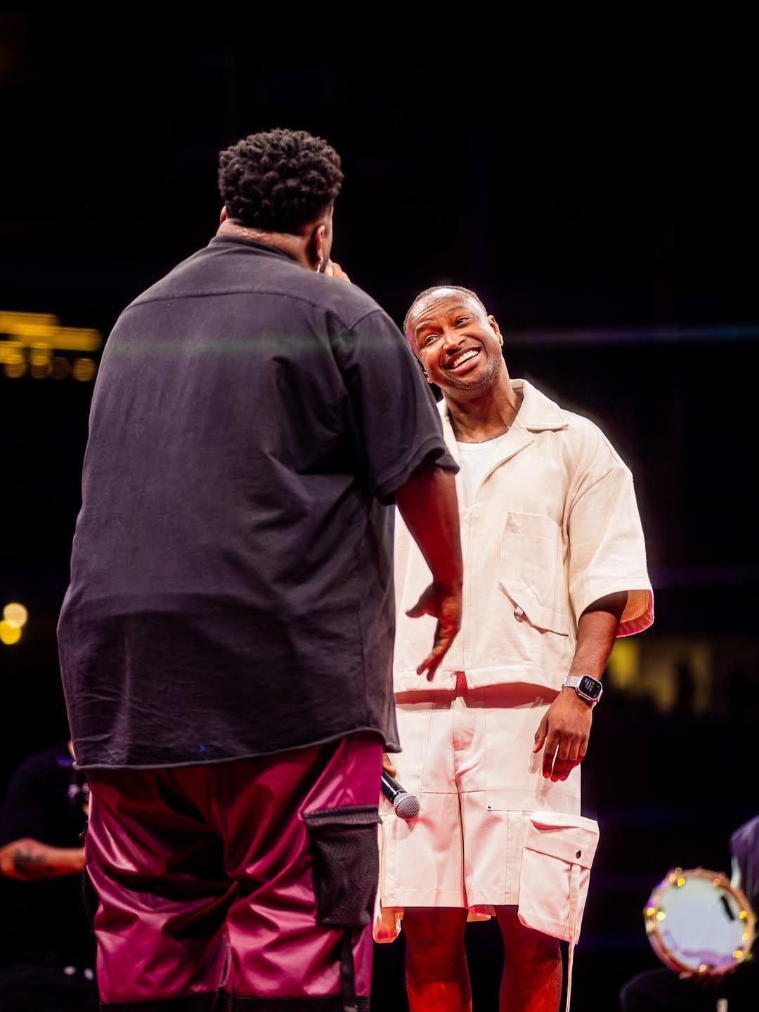 Benzadeus protagoniza momento histórico no Tardezinha Brasília ao lado de Thiaguinho Benzadeus protagoniza momento histórico no Tardezinha Brasília ao lado de Thiaguinho