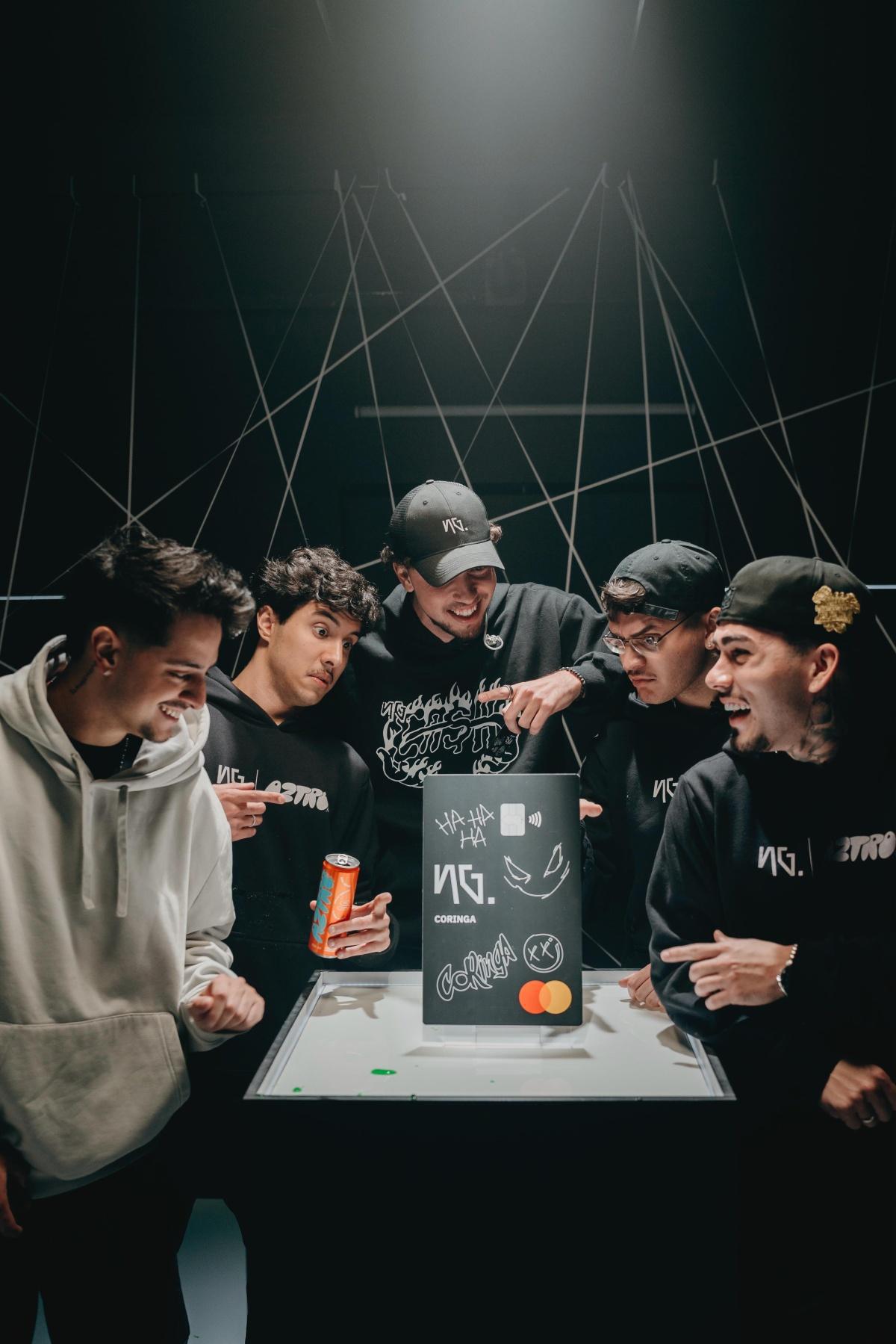 Coringa anuncia sociedade com NGCash em live com dinâmica especial
