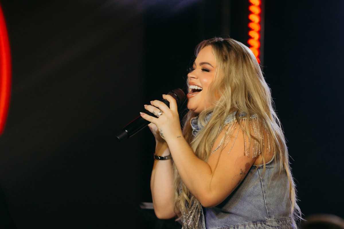De Cajazeiras para o mundo: Arielly Dara vive noite de glória em São Paulo!