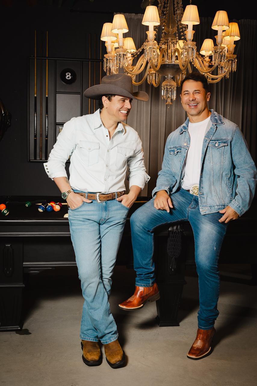 “Dois Violões”: Hugo Pena & Gabriel gravam projeto acústico com inéditas