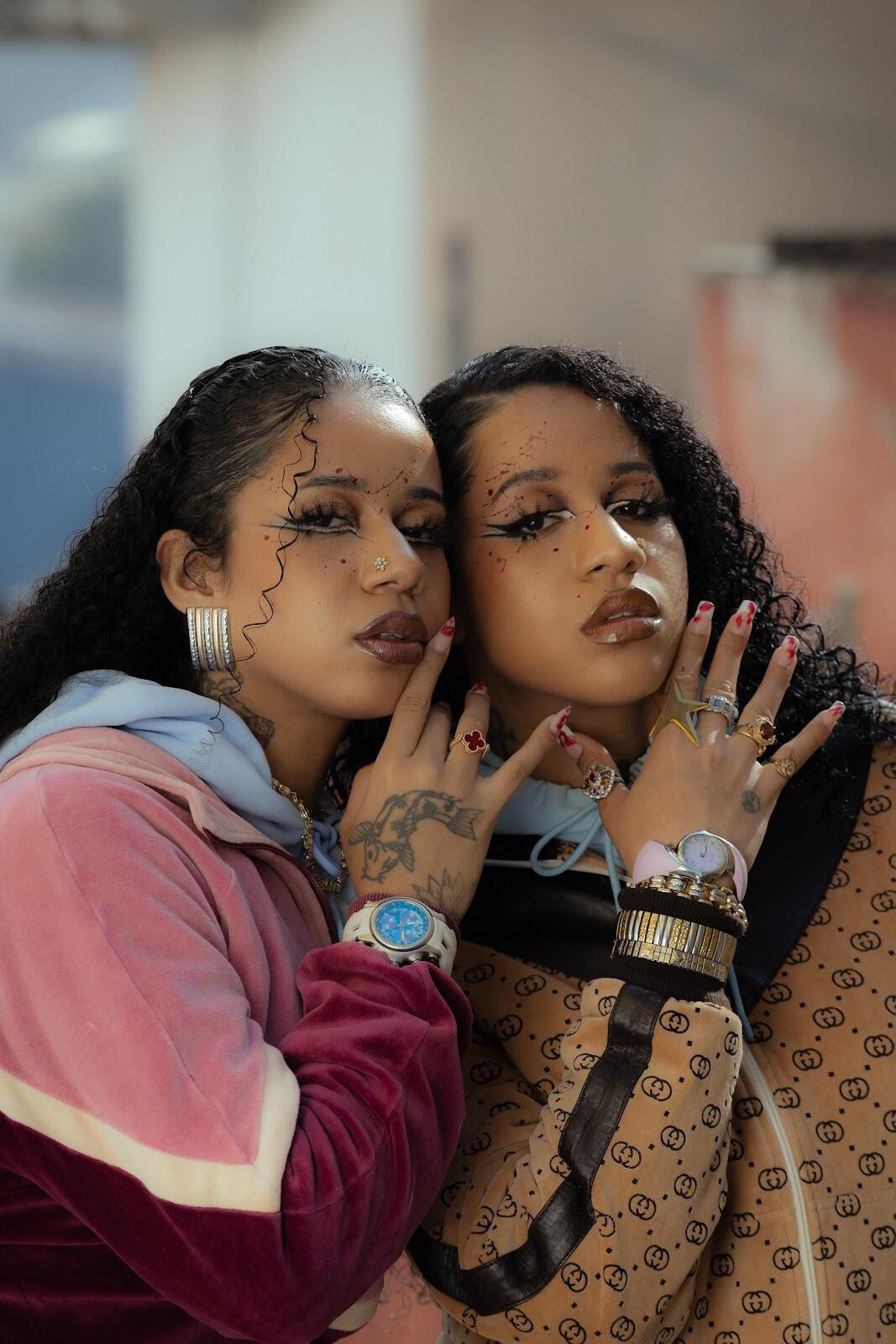 TASHA & TRACIE lançam SERENA & VENUS, primeiro álbum de estúdio da dupla TASHA & TRACIE lançam SERENA & VENUS, primeiro álbum de estúdio da dupla