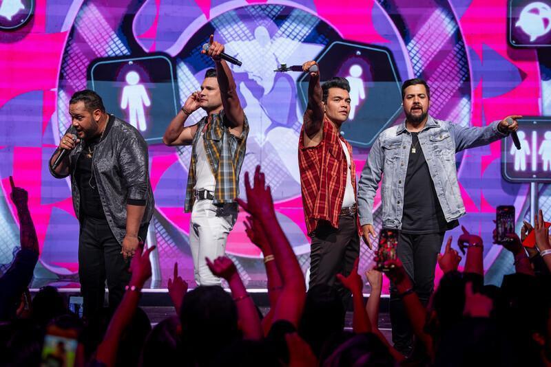 Thiago Brava e Israel Novas lançam os dois primeiros singles do projeto "Os Caras do Arrocha e a Turma de 2012" Thiago Brava e Israel Novas lançam os dois primeiros singles do projeto "Os Caras do Arrocha e a Turma de 2012"