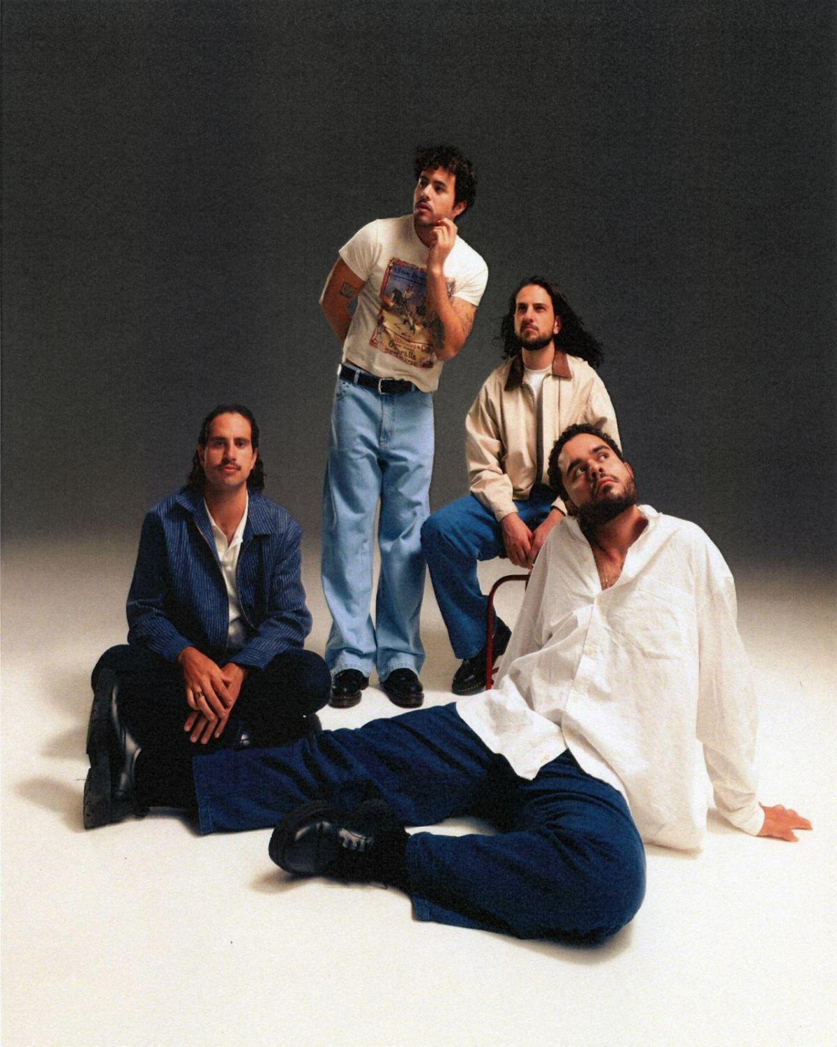 Lagum se apresenta nesta sexta-feira em São Paulo com a turnê "As Cores, as Curvas e as Dores do Mundo" Lagum se apresenta nesta sexta-feira em São Paulo com a turnê "As Cores, as Curvas e as Dores do Mundo"