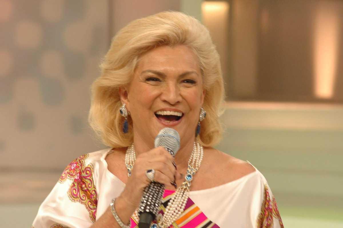 Praiamar Shopping celebra trajetória de Hebe Camargo em exposição gratuita Praiamar Shopping celebra trajetória de Hebe Camargo em exposição gratuita