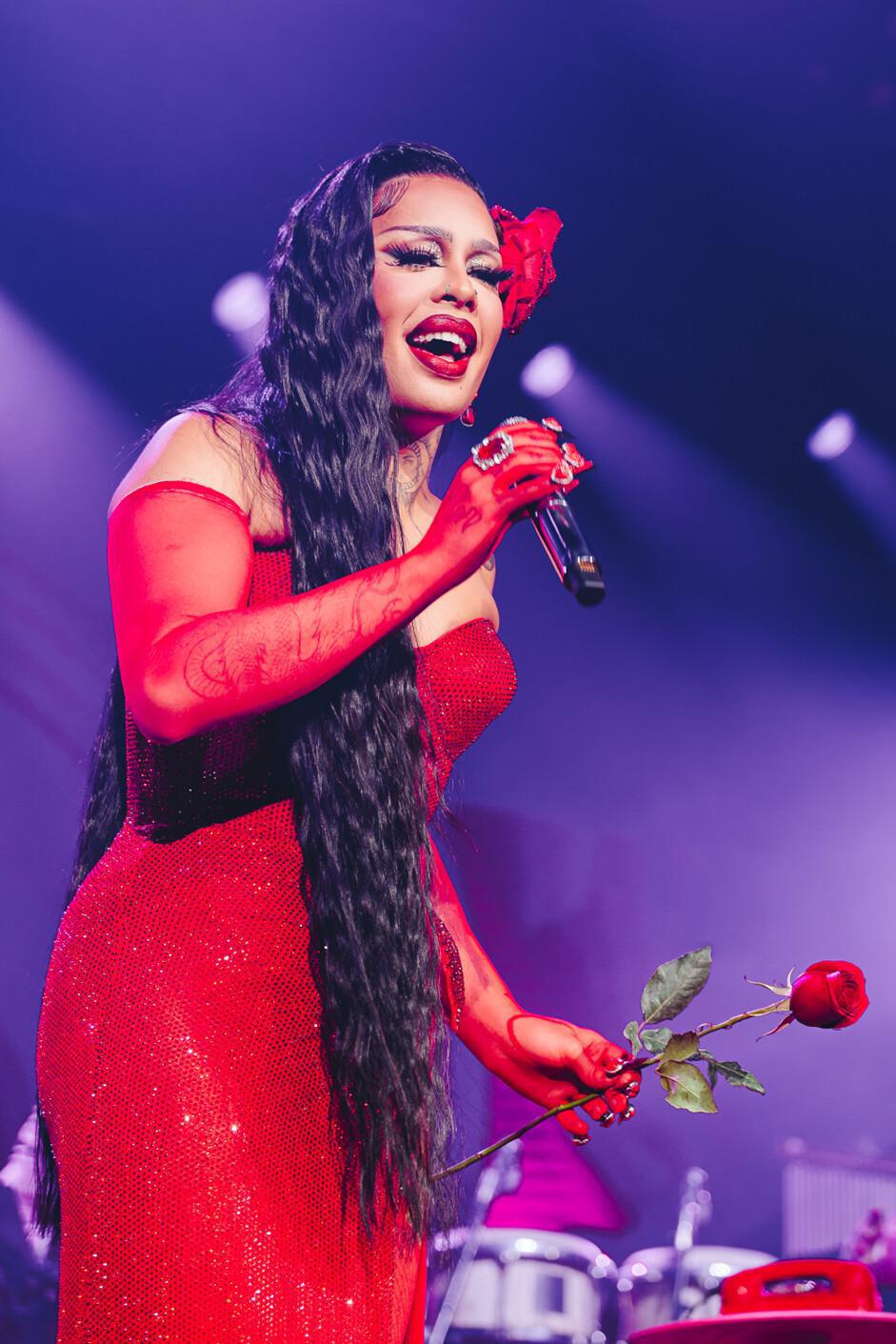 Gloria Groove lança a faixa "Até já" e celebra o encerramento da era Serenata da GG  Gloria Groove lança a faixa "Até já" e celebra o encerramento da era Serenata da GG