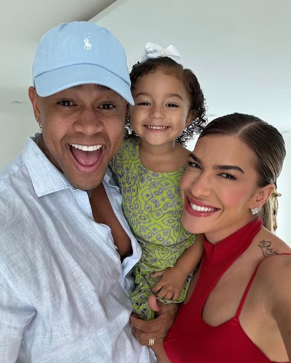 Léo Santana e Lore Improta anunciam que estão à espera do segundo filho