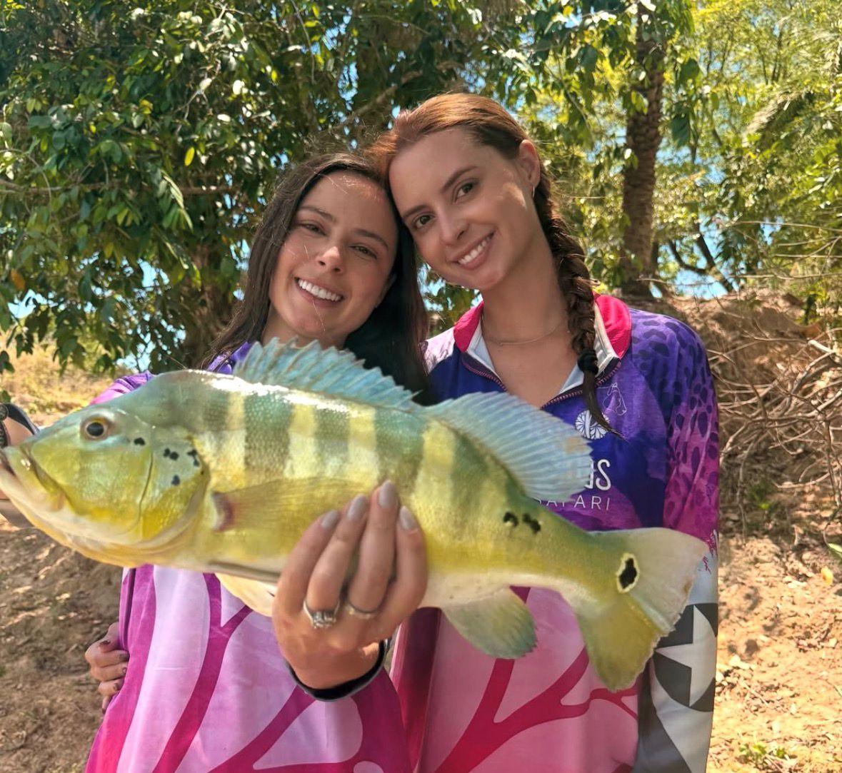 Gabi e Rapha participam do “Pantanal Delas”, evento que celebra e exalta a força das mulheres na pesca e no ecoturismo Gabi e Rapha participam do “Pantanal Delas”, evento que celebra e exalta a força das mulheres na pesca e no ecoturismo