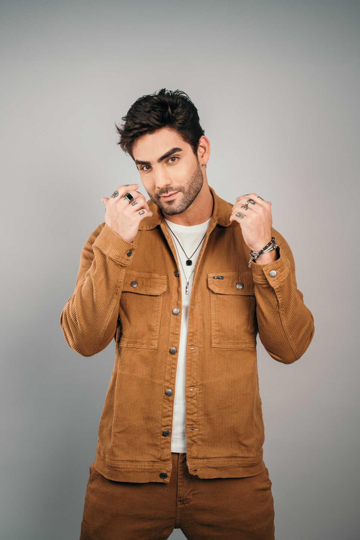 EME lança 'The Fire', single que homenageia o triunfo do trabalho diário  EME lança 'The Fire', single que homenageia o triunfo do trabalho diário