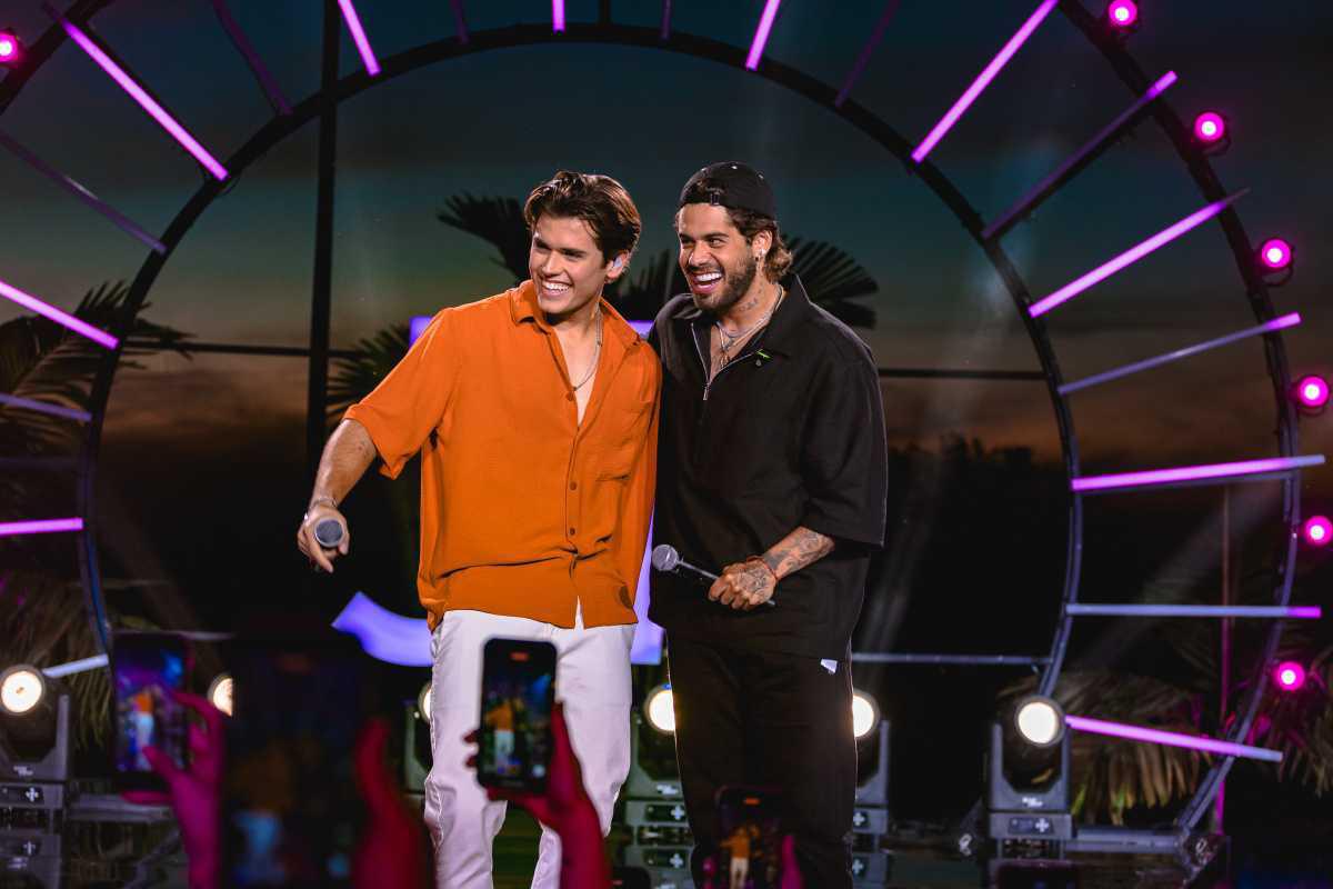 João Henrique lança “Brincadeira Tem Hora” em parceria com Zé Felipe, primeira faixa do seu novo DVD “Sentidos” João Henrique lança “Brincadeira Tem Hora” em parceria com Zé Felipe, primeira faixa do seu novo DVD “Sentidos”