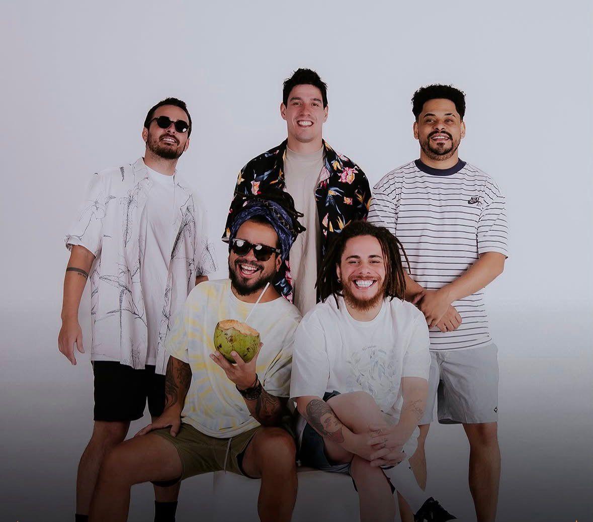 Onze:20 celebra 15 anos de história com o álbum “Luau do Onze:20 Vol.1”, que já ultrapassa meio milhão de plays