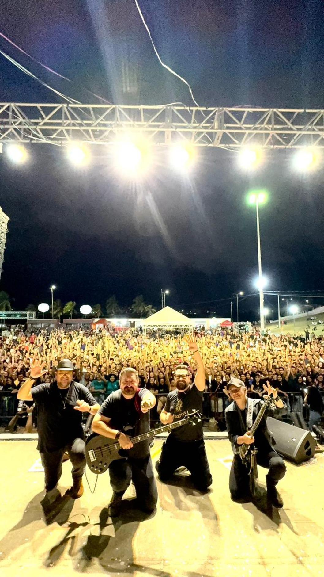 Rosa de Saron faz show emocionante no Festival Halleluya, em São Luís/MA Rosa de Saron faz show emocionante no Festival Halleluya, em São Luís/MA