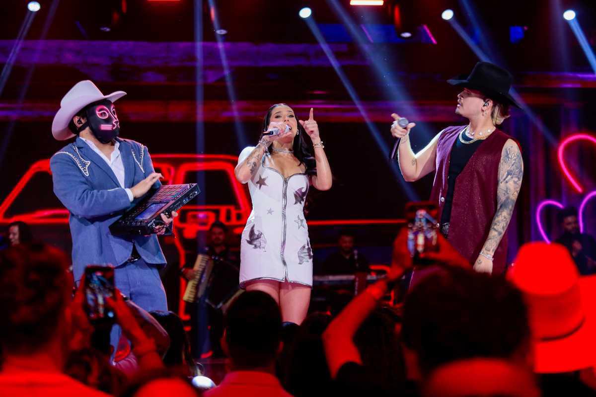 Ana Castela grava especial de Natal no SBT ao lado do casting da AgroPlay, família e Zé Felipe