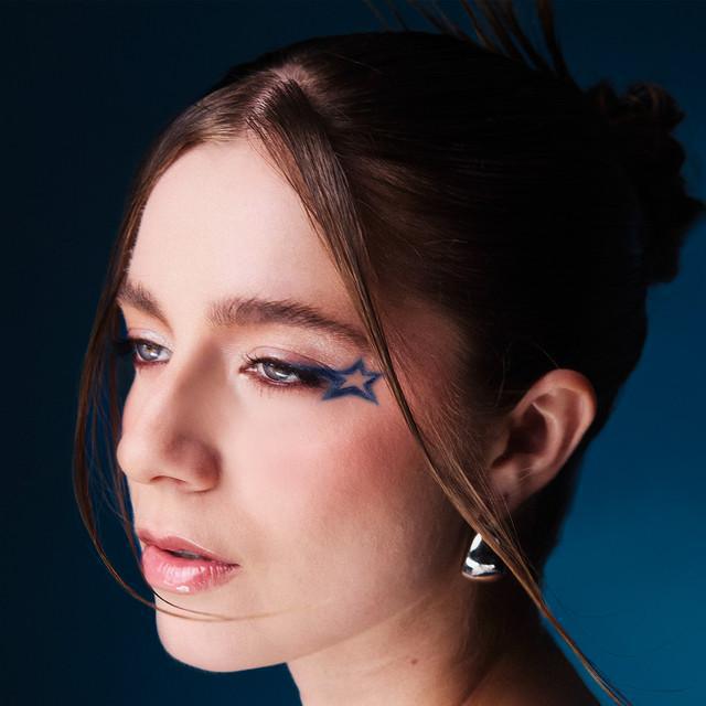 Gata Anos 2000 - GIANA & L7NNON - Música e Letra Gata Anos 2000 - GIANA & L7NNON - Música e Letra