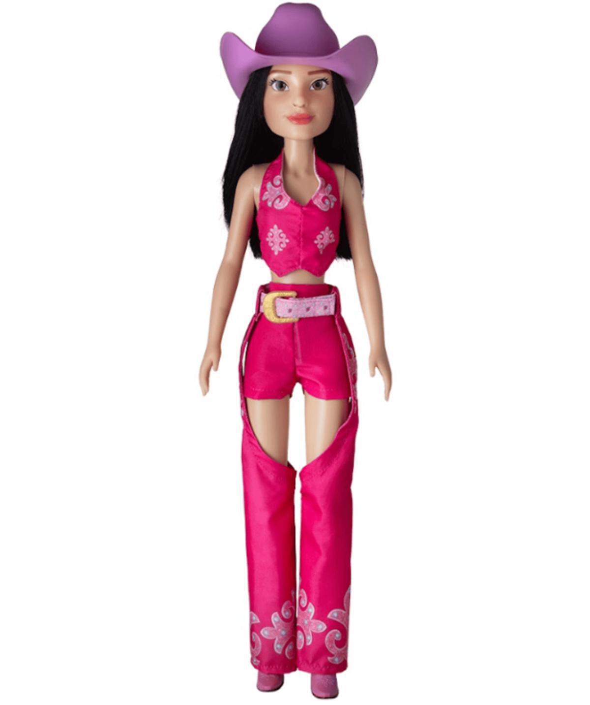 Boneca oficial da cantora Ana Castela chega ao mercado e reforça a artista como marca no universo infantil Boneca oficial da cantora Ana Castela chega ao mercado e reforça a artista como marca no universo infantil