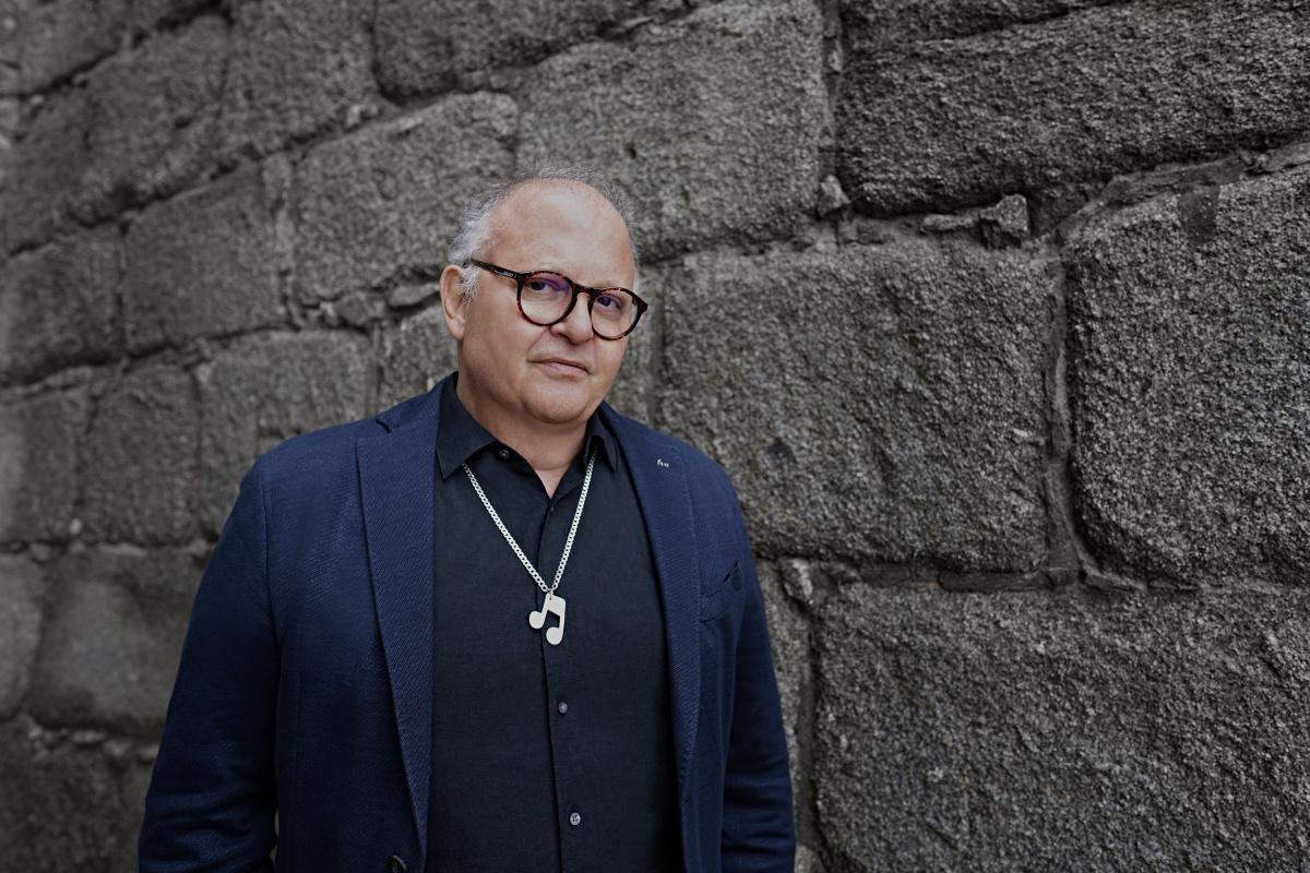 Guilherme Arantes celebra 50 anos de carreira com a turnê "50 Anos-Luz", marcada para 2026