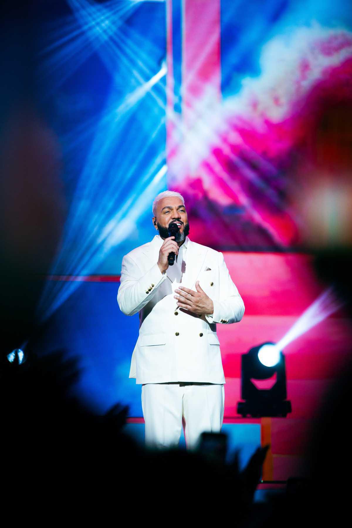 Belo revisita o sucesso "Quando Gira o Mundo" no lançamento do álbum "Belo In Concert"