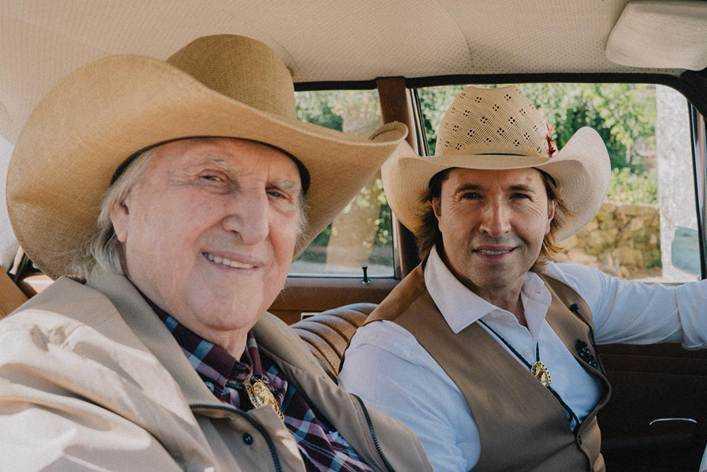 Sérgio Reis e o cantor português Zé Amaro lançam parceria em "Casinha Branca" Sérgio Reis e o cantor português Zé Amaro lançam parceria em "Casinha Branca"