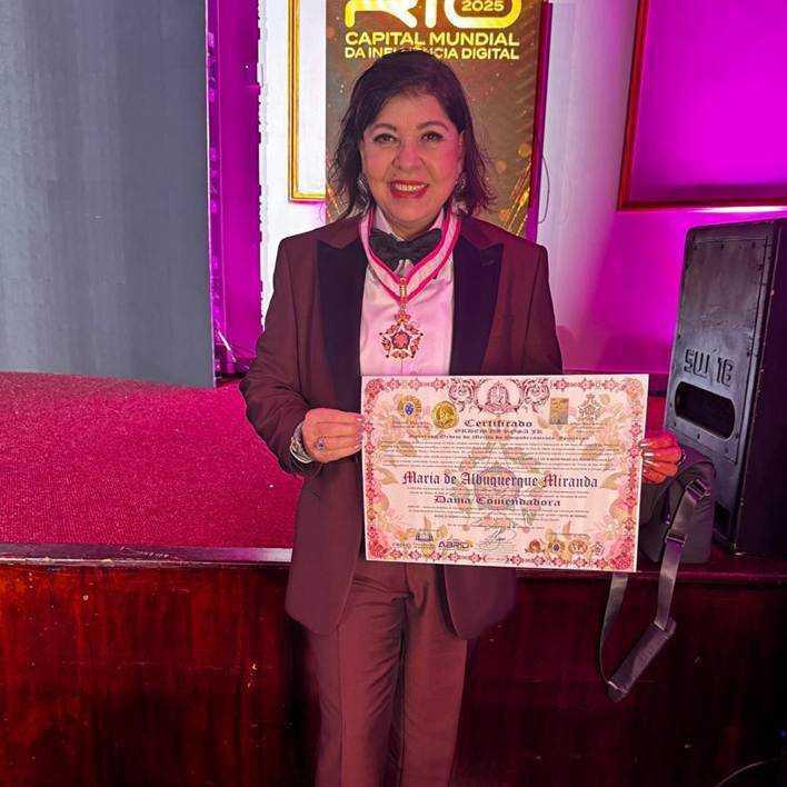 Roberta Miranda recebe homenagem no Copacabana Palace 