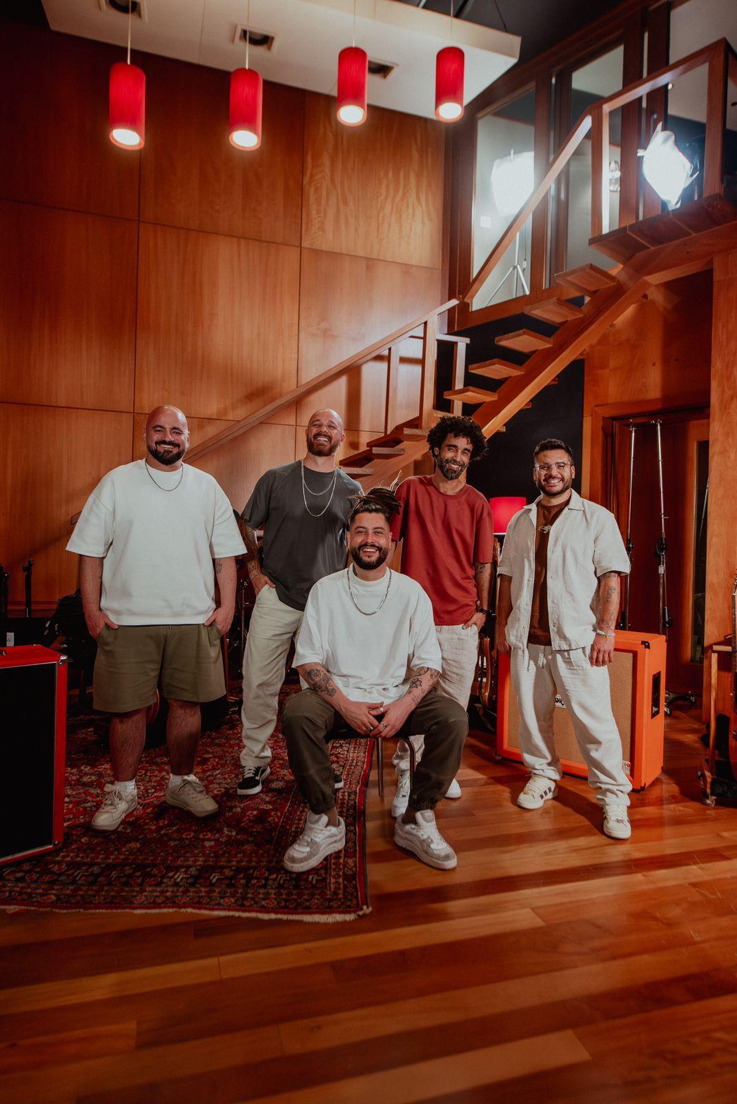 “A Paz”: Maneva Explora Pureza Que Nasce do Amor Em Novo Single