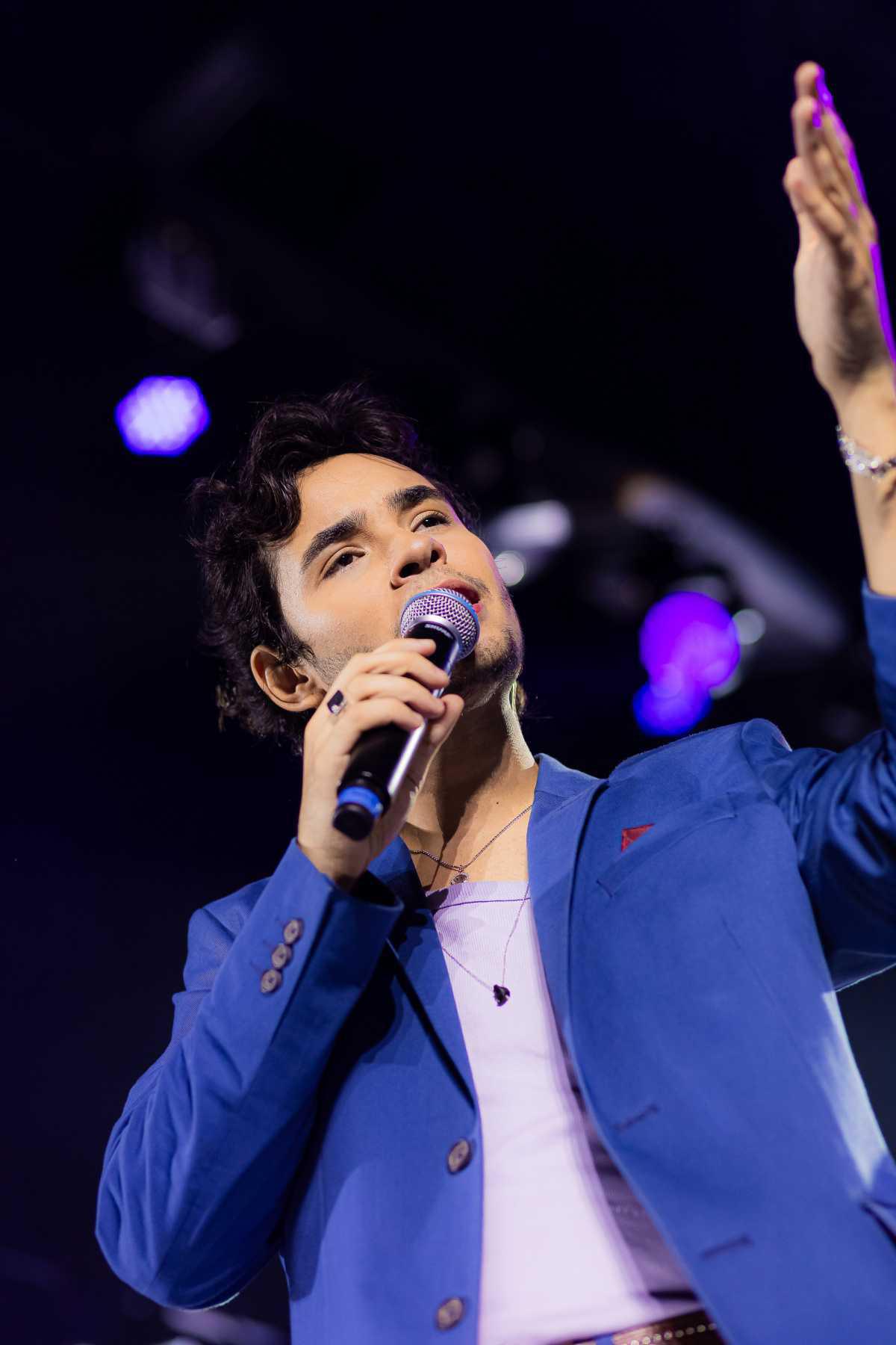 Manifesto por conexões reais: Sami Rico lança single autoral "Mãos Juntas"