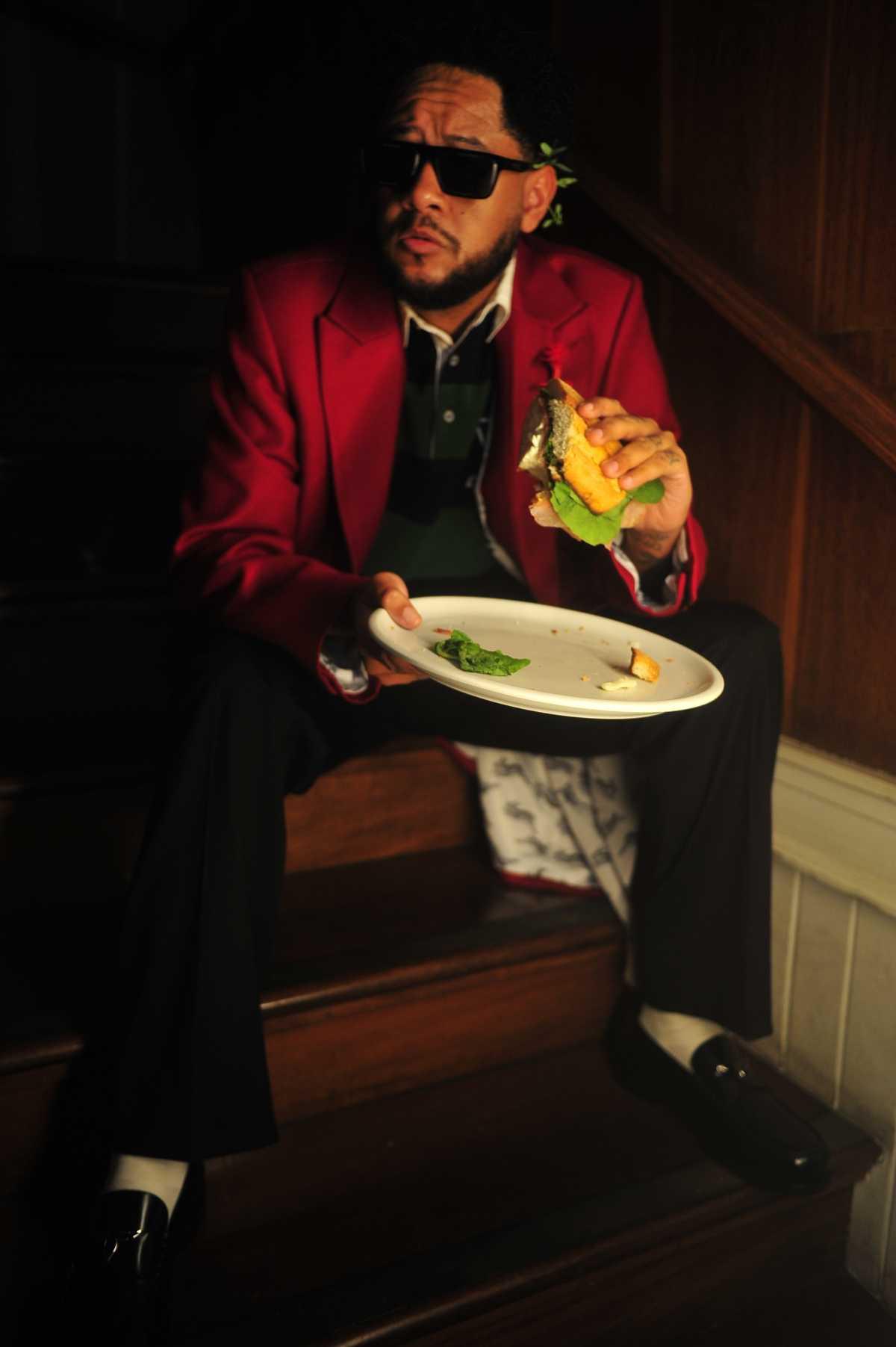 Emicida mira em Racionais MCs para encontrar o próprio caminho com "Emicida Racional VL 2 - Mesmas Cores & Mesmos Valores" Emicida mira em Racionais MCs para encontrar o próprio caminho com "Emicida Racional VL 2 - Mesmas Cores & Mesmos Valores"