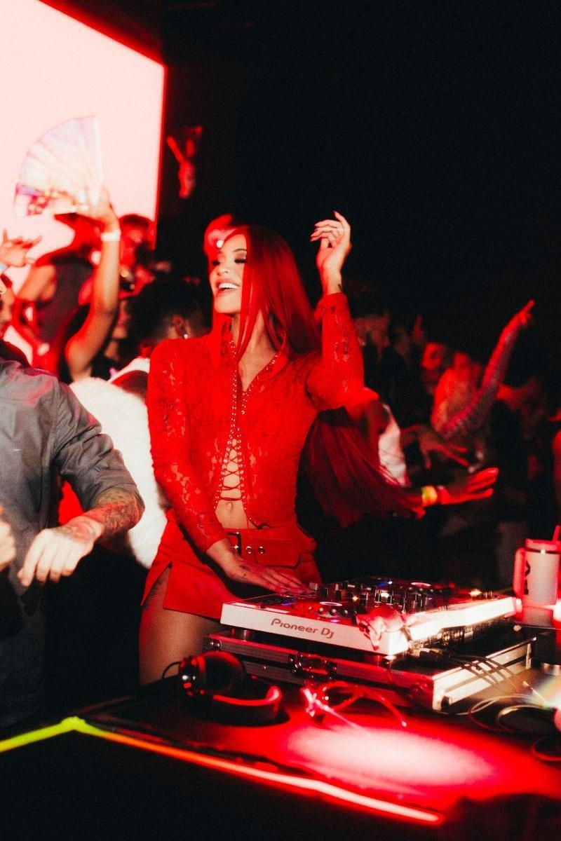 Pabllo Vittar lança visualizer da música "Prazer, Mamãe Noel"