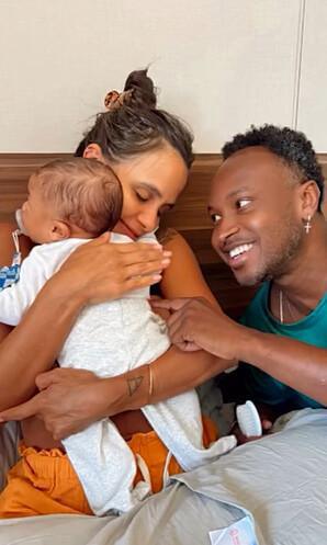 Thiaguinho e Carol Peixinho posam com o filho, Bento ( fofura )