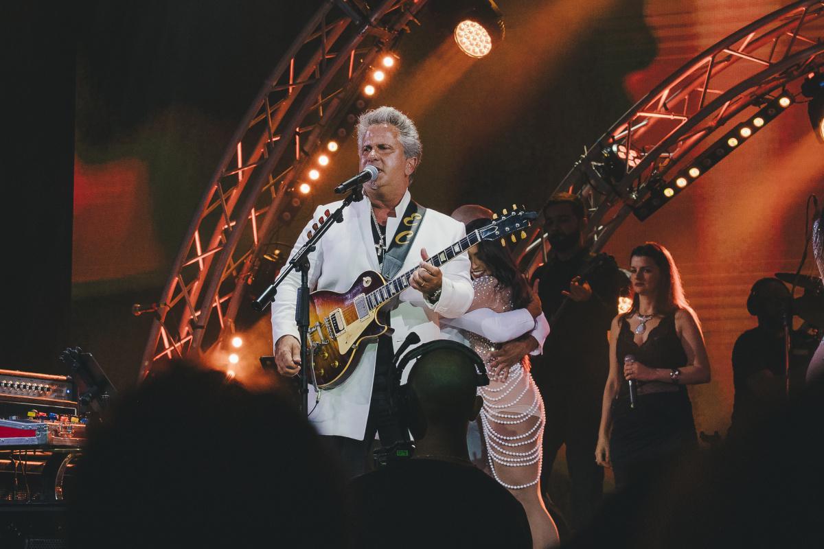 Edu Cristófaro grava DVD "Pais e Filhos" com participações de Guilherme Arantes, Luiza Possi, Léo Jaime, Afonso Nigro, Junno Andrade e Carline Edu Cristófaro grava DVD "Pais e Filhos" com participações de Guilherme Arantes, Luiza Possi, Léo Jaime, Afonso Nigro, Junno Andrade e Carline