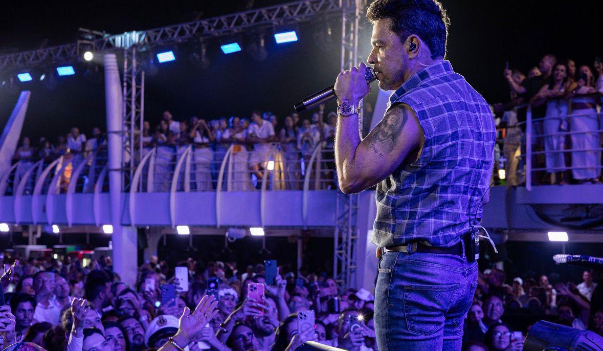 Com chegada triunfal em modelo exclusivo Cybertruck, Zezé Di Camargo deu início à segunda edição do Navio do Zezé Com chegada triunfal em modelo exclusivo Cybertruck, Zezé Di Camargo deu início à segunda edição do Navio do Zezé